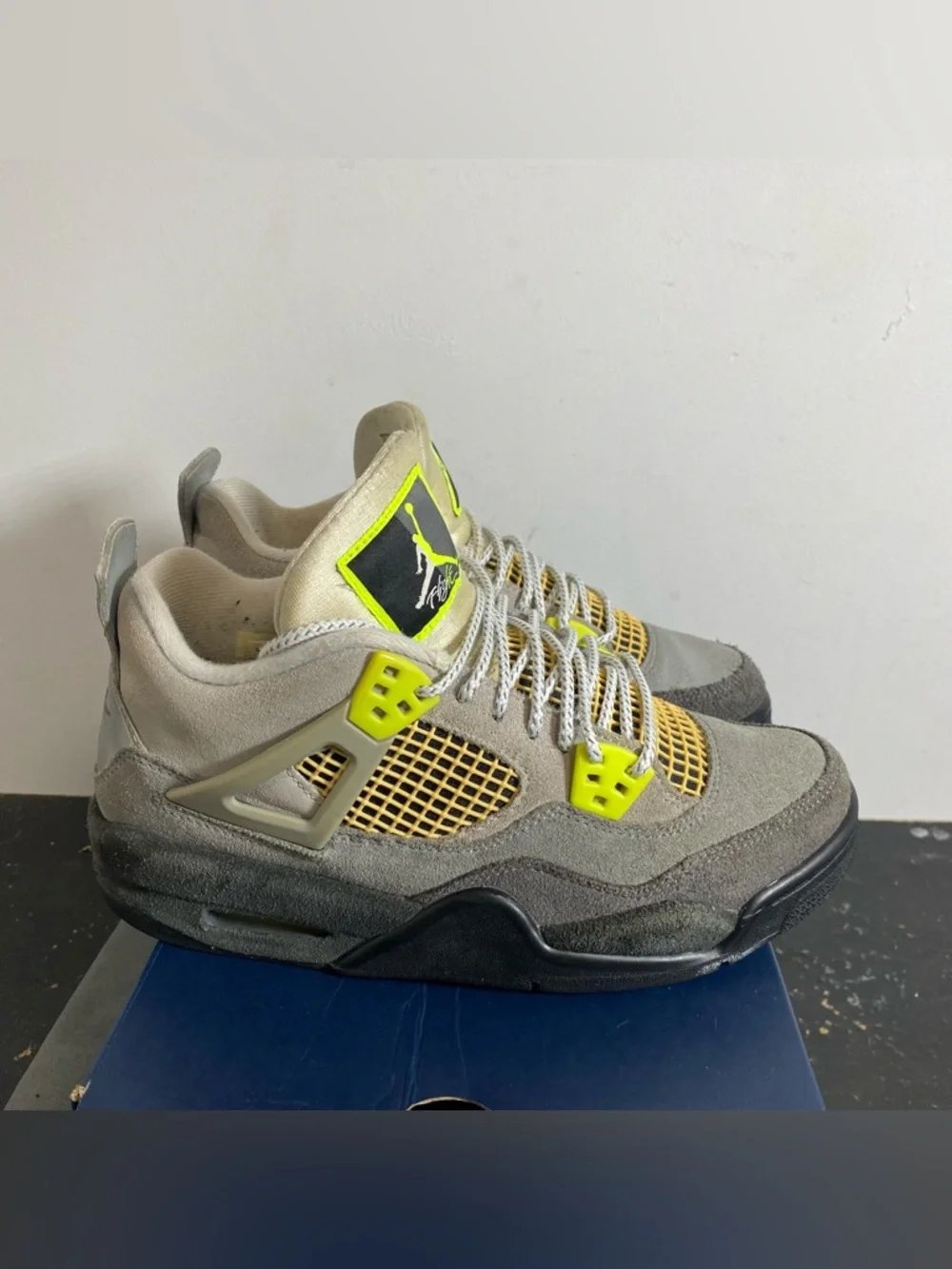 Size 6Y - Jordan 4 SE 95 Neon - Picture 4 of 9